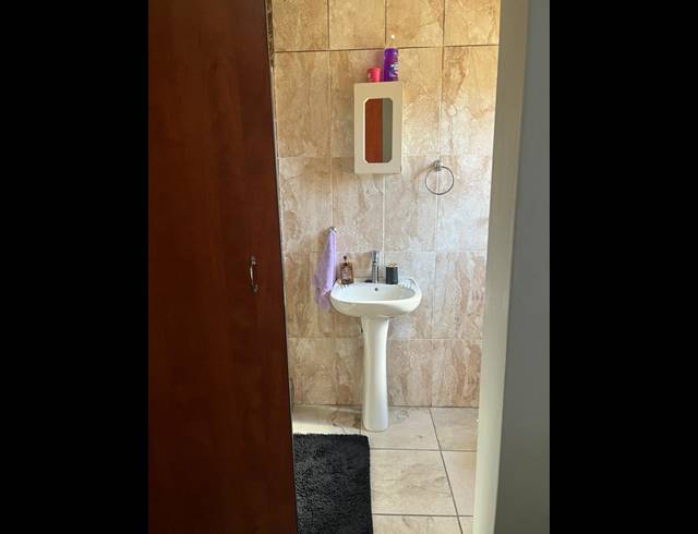 3 BEDROOM APARTMENT FOR SALE IN WATERVAL EAST